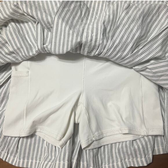 Aerie Offline White and Gray Striped Pleated Mini Skirt Size Medium NWT - Picture 2 of 4